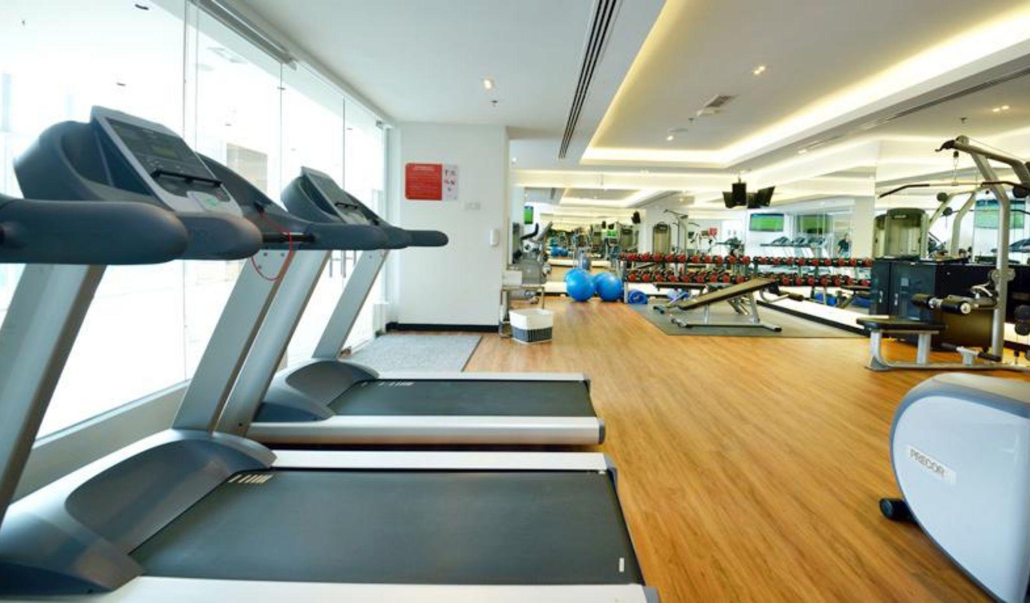 Lexis Suites Penang Bayan Lepas Exterior foto A gym in a hotel