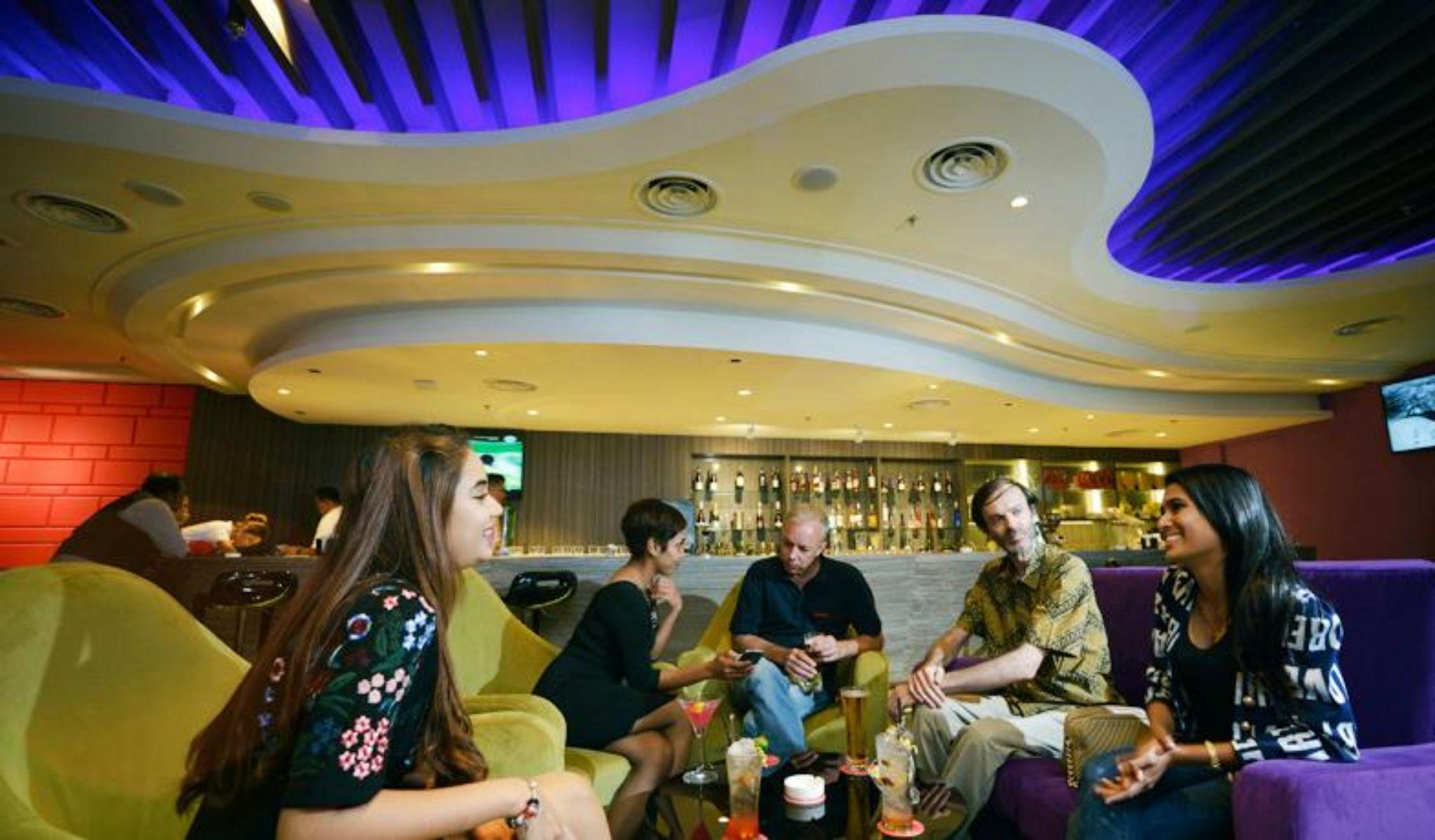 Lexis Suites Penang Bayan Lepas Exterior foto The bar at the 101 bar